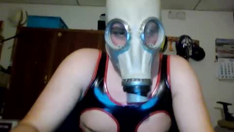 Snapshot of luis2423 chatting on October 1, 7:07 pm A slave to the mistress.. un esclavo para las amas dominantes. online show from October 1, 7:07 pm