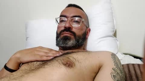 Snapshot of luis2988z chatting on January 11, 4:06 am Hairyman online show from January 11, 4:06 am