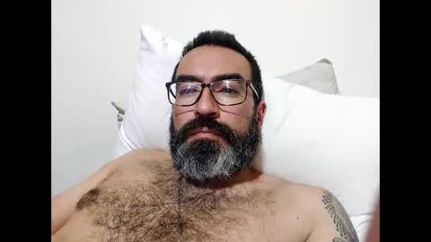 Snapshot of luis2988z chatting on March 12, 2:31 am Hairyman online show from March 12, 2:31 am