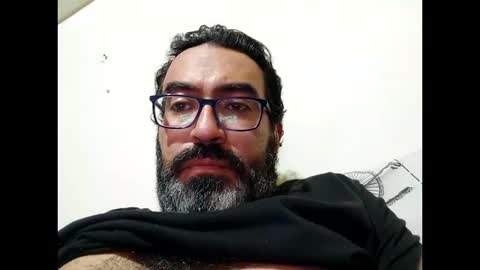 Snapshot of luis2988z chatting on October 15, 2:52 am Hairyman online show from October 15, 2:52 am