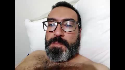 Snapshot of luis2988z chatting on February 28, 2:42 am Hairyman online show from February 28, 2:42 am