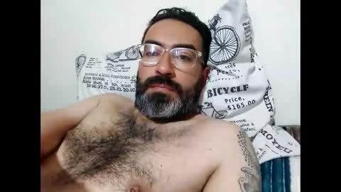 Snapshot of luis2988z chatting on December 5, 1:14 am Hairyman online show from December 5, 1:14 am