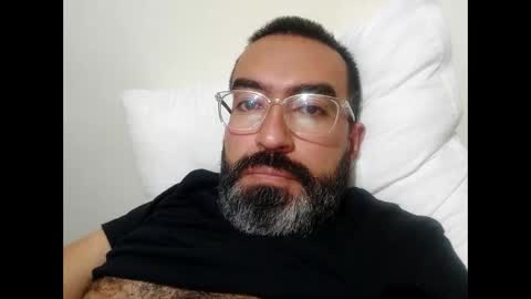 Snapshot of luis2988z chatting on February 18, 3:21 am Hairyman online show from February 18, 3:21 am