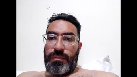 Snapshot of luis2988z chatting on January 6, 2:48 am Hairyman online show from January 6, 2:48 am