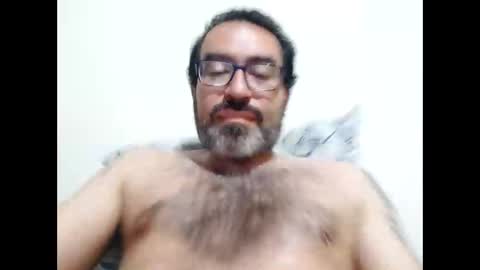 Snapshot of luis2988z chatting on September 16, 4:46 am Hairyman online show from September 16, 4:46 am