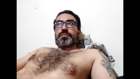 Snapshot of luis2988z chatting on September 23, 5:07 am Hairyman online show from September 23, 5:07 am