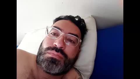 Snapshot of luis2988z chatting on December 29, 1:28 pm Hairyman online show from December 29, 1:28 pm