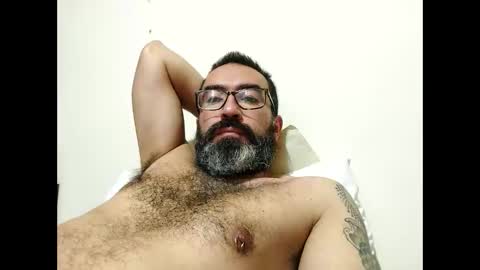 Snapshot of luis2988z chatting on March 10, 1:12 am Hairyman online show from March 10, 1:12 am