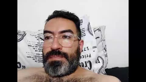 Snapshot of luis2988z chatting on December 5, 11:27 am Hairyman online show from December 5, 11:27 am