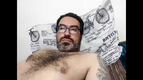 Snapshot of luis2988z chatting on September 20, 4:01 am Hairyman online show from September 20, 4:01 am
