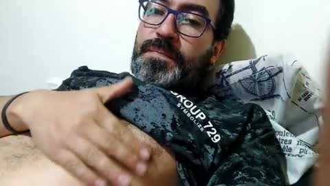 Snapshot of luis2988z chatting on September 30, 1:34 am Hairyman online show from September 30, 1:34 am