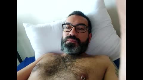 Snapshot of luis2988z chatting on March 2, 2:25 pm Hairyman online show from March 2, 2:25 pm