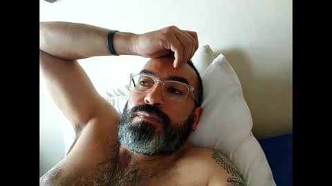 Snapshot of luis2988z chatting on January 26, 3:25 pm Hairyman online show from January 26, 3:25 pm