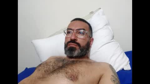 Snapshot of luis2988z chatting on February 6, 4:10 am Hairyman online show from February 6, 4:10 am