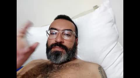 Snapshot of luis2988z chatting on January 28, 5:11 am Hairyman online show from January 28, 5:11 am