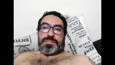 Snapshot of luis2988z chatting on October 1, 4:05 am Hairyman online show from October 1, 4:05 am