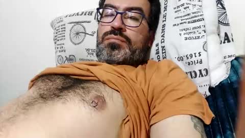 Snapshot of luis2988z chatting on September 21, 4:12 am Hairyman online show from September 21, 4:12 am