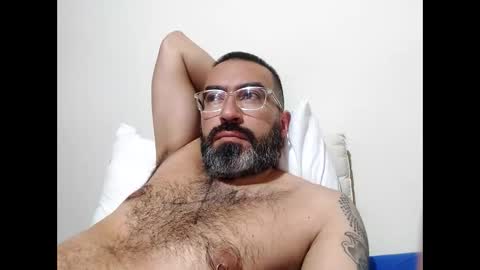 Snapshot of luis2988z chatting on February 5, 3:13 am Hairyman online show from February 5, 3:13 am