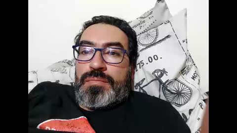 Snapshot of luis2988z chatting on October 8, 3:00 am Hairyman online show from October 8, 3:00 am