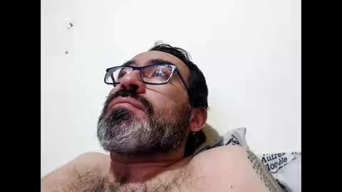Snapshot of luis2988z chatting on September 26, 5:16 am Hairyman online show from September 26, 5:16 am