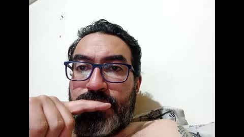 Snapshot of luis2988z chatting on October 2, 6:06 am Hairyman online show from October 2, 6:06 am