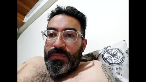 Snapshot of luis2988z chatting on December 11, 3:15 am Hairyman online show from December 11, 3:15 am