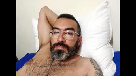 Snapshot of luis2988z chatting on January 26, 3:17 am Hairyman online show from January 26, 3:17 am