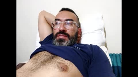 Snapshot of luis2988z chatting on January 17, 1:36 am Hairyman online show from January 17, 1:36 am