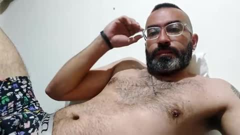 Snapshot of luis2988z chatting on January 9, 2:11 am Hairyman online show from January 9, 2:11 am