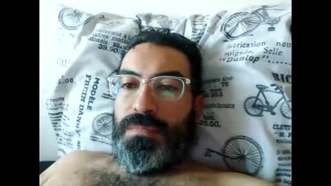 Snapshot of luis2988z chatting on December 14, 1:16 pm Hairyman online show from December 14, 1:16 pm
