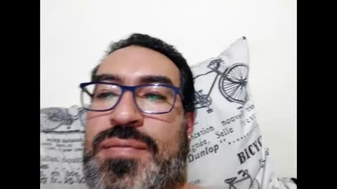Snapshot of luis2988z chatting on September 18, 3:41 am Hairyman online show from September 18, 3:41 am