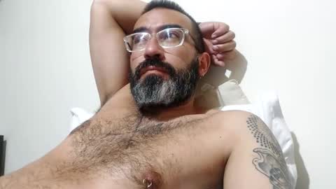 Snapshot of luis2988z chatting on January 27, 1:26 am Hairyman online show from January 27, 1:26 am