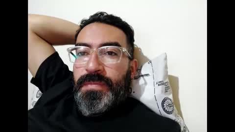 Snapshot of luis2988z chatting on December 9, 12:45 am Hairyman online show from December 9, 12:45 am