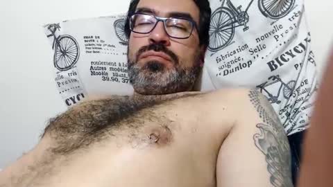 Snapshot of luis2988z chatting on September 19, 3:51 am Hairyman online show from September 19, 3:51 am