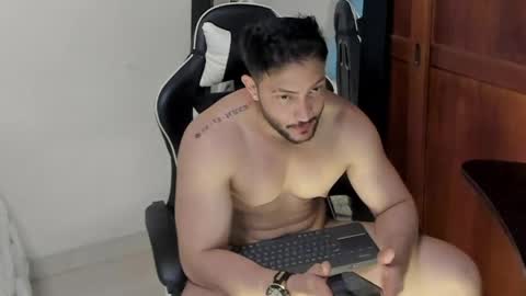 luis_baptista online show from April 1, 1:40 am