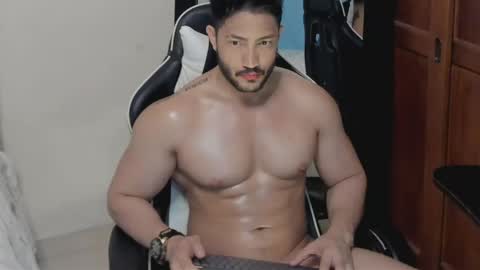 luis_baptista online show from May 22, 3:44 am