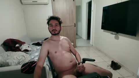 Snapshot of luis_flr chatting on February 12, 1:48 pm luis_flr online show from February 12, 1:48 pm