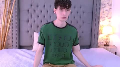 Snapshot of luke_carter chatting on September 23, 1:10 pm luke_carter online show from September 23, 1:10 pm