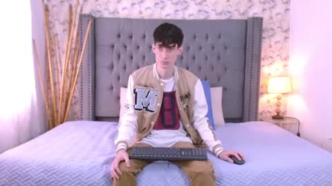 Snapshot of luke_carter chatting on September 22, 1:10 pm luke_carter online show from September 22, 1:10 pm