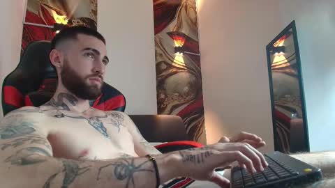 Snapshot of luke_davis01 chatting on October 3, 1:49 pm LUKE online show from October 3, 1:49 pm