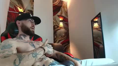 Snapshot of luke_davis01 chatting on October 2, 1:48 pm LUKE online show from October 2, 1:48 pm