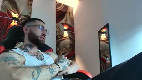 Snapshot of luke_davis01 chatting on September 30, 1:36 pm LUKE online show from September 30, 1:36 pm