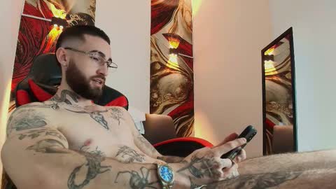 Snapshot of luke_davis01 chatting on October 10, 2:00 pm LUKE online show from October 10, 2:00 pm