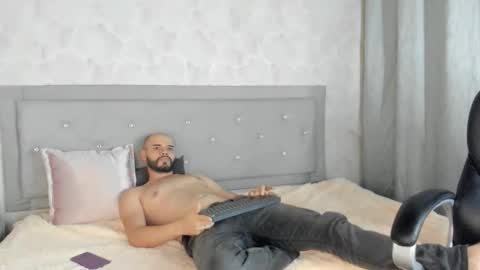Snapshot of luke_diaz7 chatting on February 5, 12:31 am luke diaz7 online show from February 5, 12:31 am