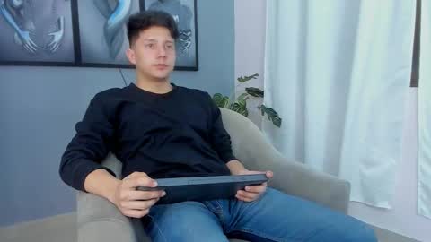 Snapshot of luke_julien chatting on October 22, 6:28 am Luke Julien online show from October 22, 6:28 am