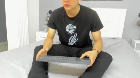 Snapshot of luke_julien chatting on March 10, 7:29 pm Luke Julien online show from March 10, 7:29 pm