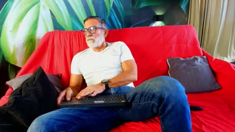 Snapshot of lukecrews chatting on September 21, 7:47 pm Luke Crews online show from September 21, 7:47 pm