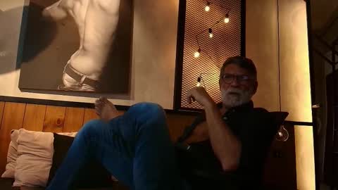 Snapshot of lukecrews chatting on January 27, 8:17 pm Luke Crews online show from January 27, 8:17 pm