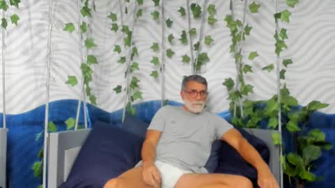 Snapshot of lukecrews chatting on February 10, 7:17 pm Luke Crews online show from February 10, 7:17 pm