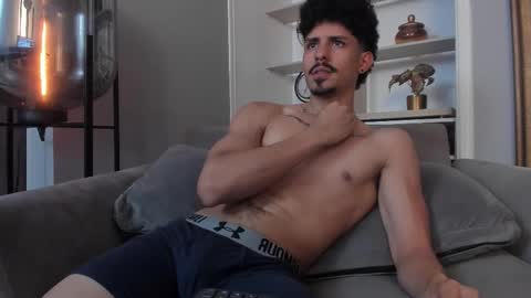 Snapshot of lukeetaylor_ chatting on October 18, 5:18 pm Luke Taylor online show from October 18, 5:18 pm